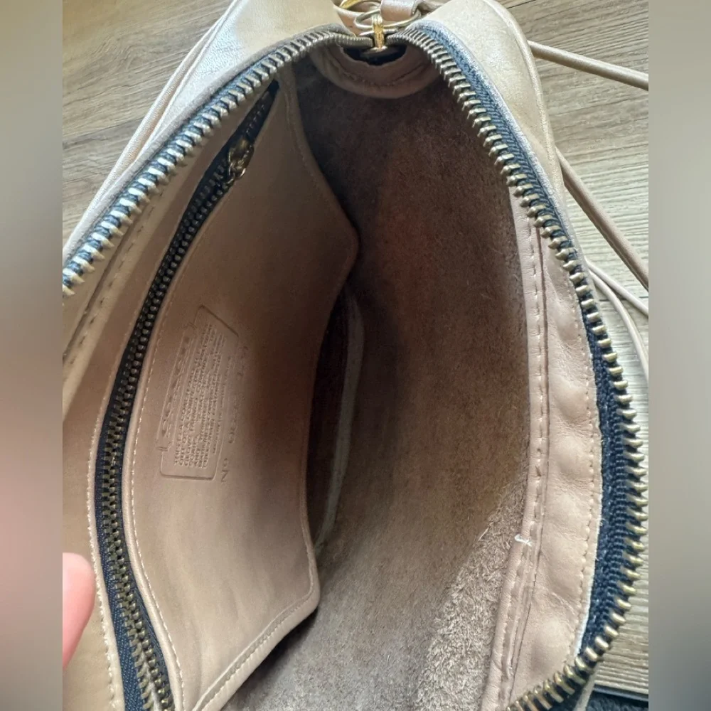 Vintage Coach crossbody beige - tan - Picture 7 of 10